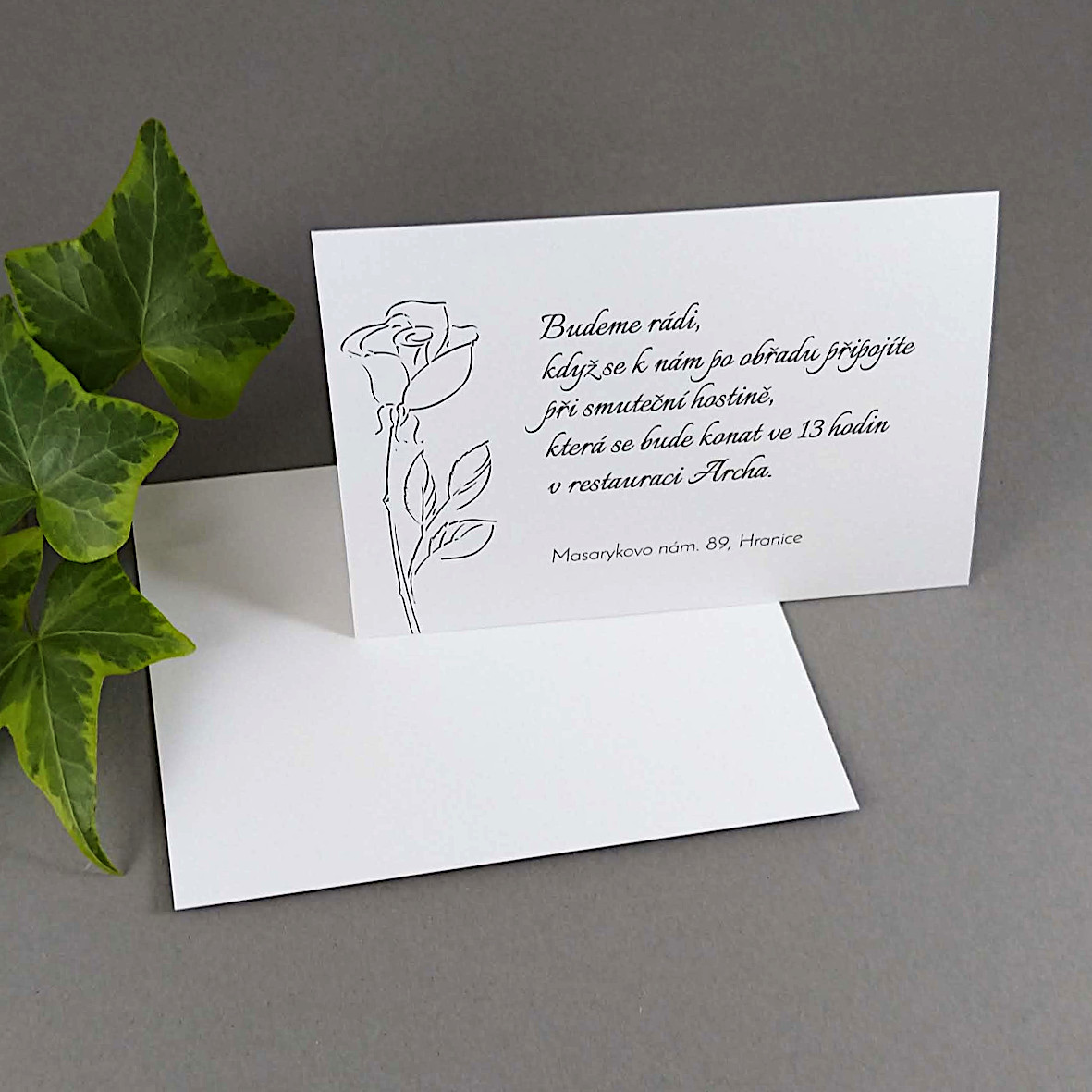 Pozvánka, informační karta – s motivem jednoduché černobílé růže, formát 100 × 70 mm, jednostranná