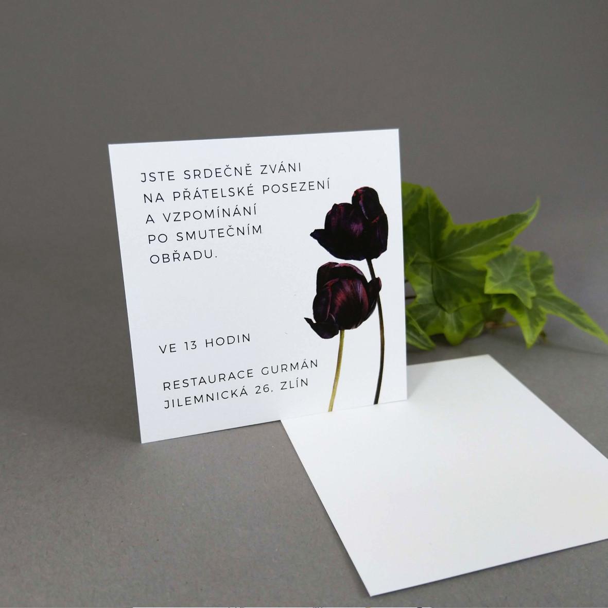 Pozvánka, informační karta – s motivem tmavých tulipánů, formát 70 × 70 mm, jednostranná