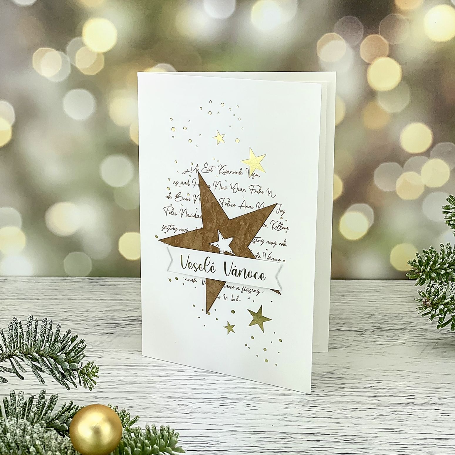 Novoroční–vánoční přání z přírodně bílého grafického papíru s vánoční hvězdou z kraftu, otevírací, formát 100 × 150 mm.