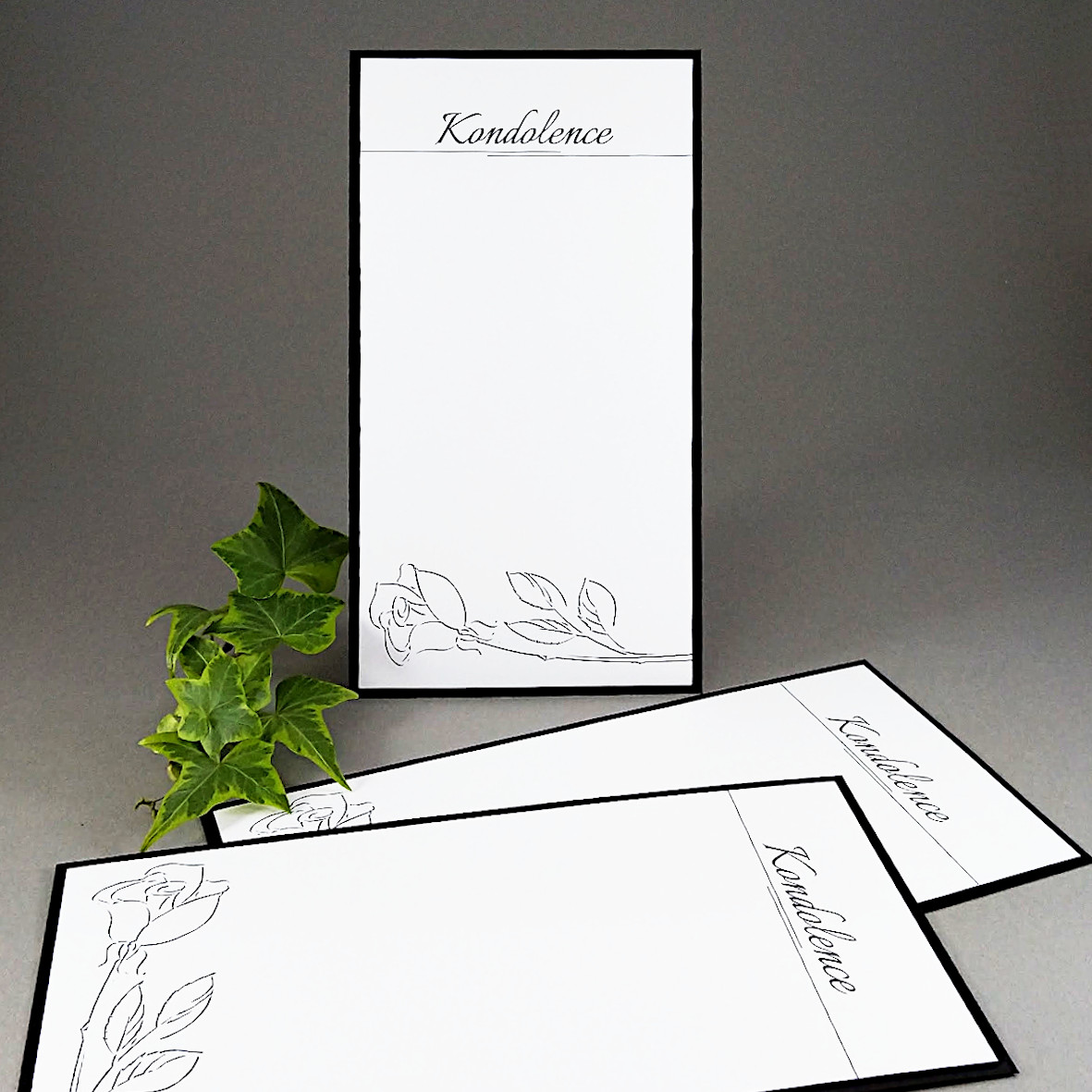 Kondolence – dvouvrstvá DL karta s motivem jednoduché kresby růže.