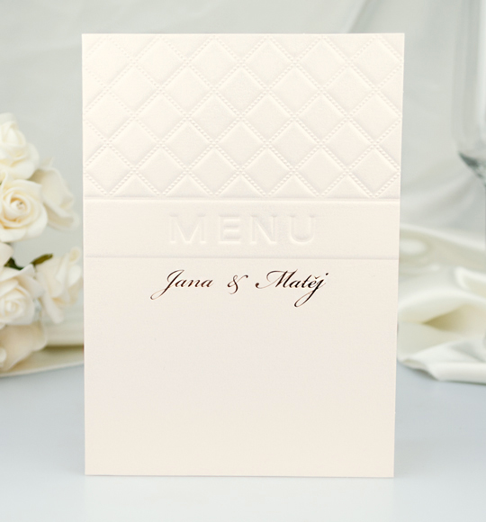 Svatební menu – dvoudílné  – otevírací –  vyrobené v champaň perleťové barvě se slepotiskem.