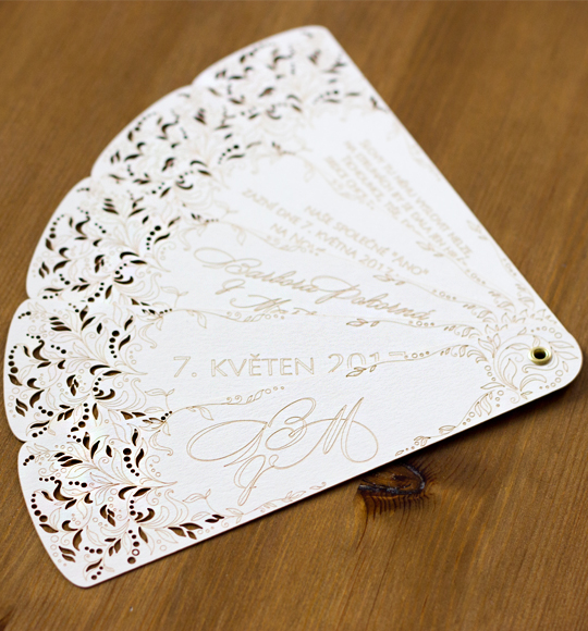 Svatební oznámení – originální, velmi luxusní. Vyrobeno z béžového přírodního papíru.
